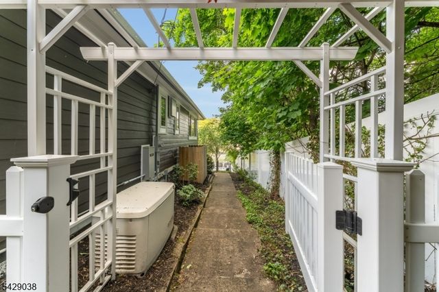 235 Hudson Ave, Hopatcong Boro, NJ 07843