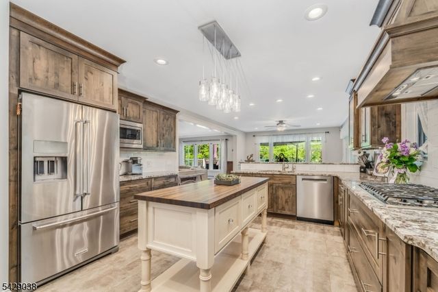 235 Hudson Ave, Hopatcong Boro, NJ 07843