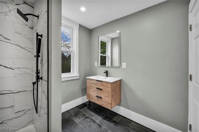 10905 Grandview Avenue, Cleveland, OH 44104