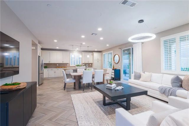 120 Mongoose, Irvine, CA 92618