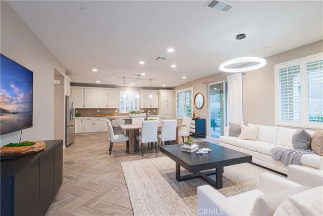 120 Mongoose, Irvine, CA 92618