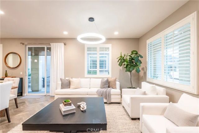 120 Mongoose, Irvine, CA 92618