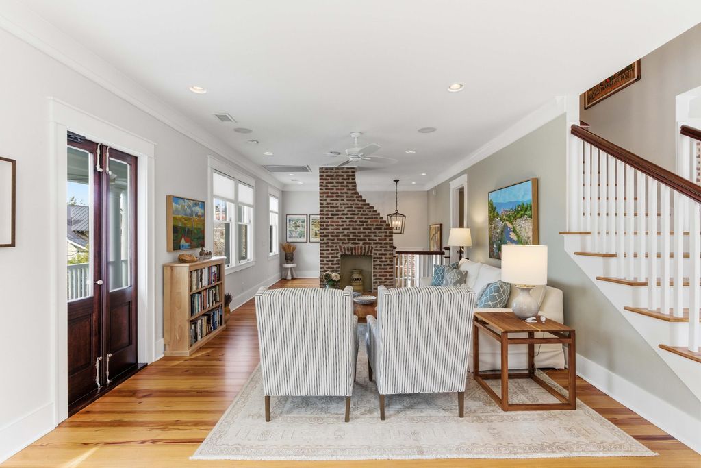 Image 11 of property listing at 64 Lenwood Boulevard Apt C, Charleston, SC 29401