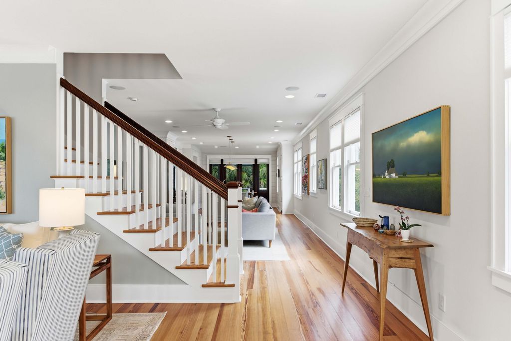 Image 15 of property listing at 64 Lenwood Boulevard Apt C, Charleston, SC 29401