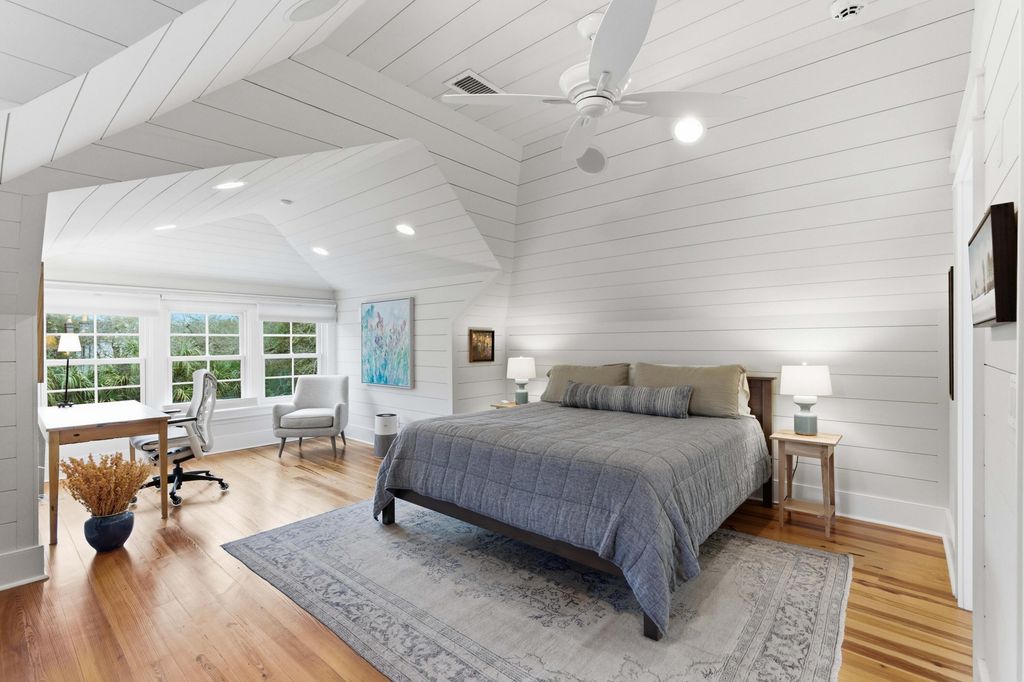 Image 16 of property listing at 64 Lenwood Boulevard Apt C, Charleston, SC 29401