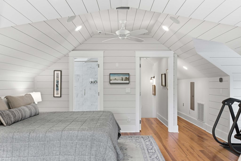 Image 18 of property listing at 64 Lenwood Boulevard Apt C, Charleston, SC 29401