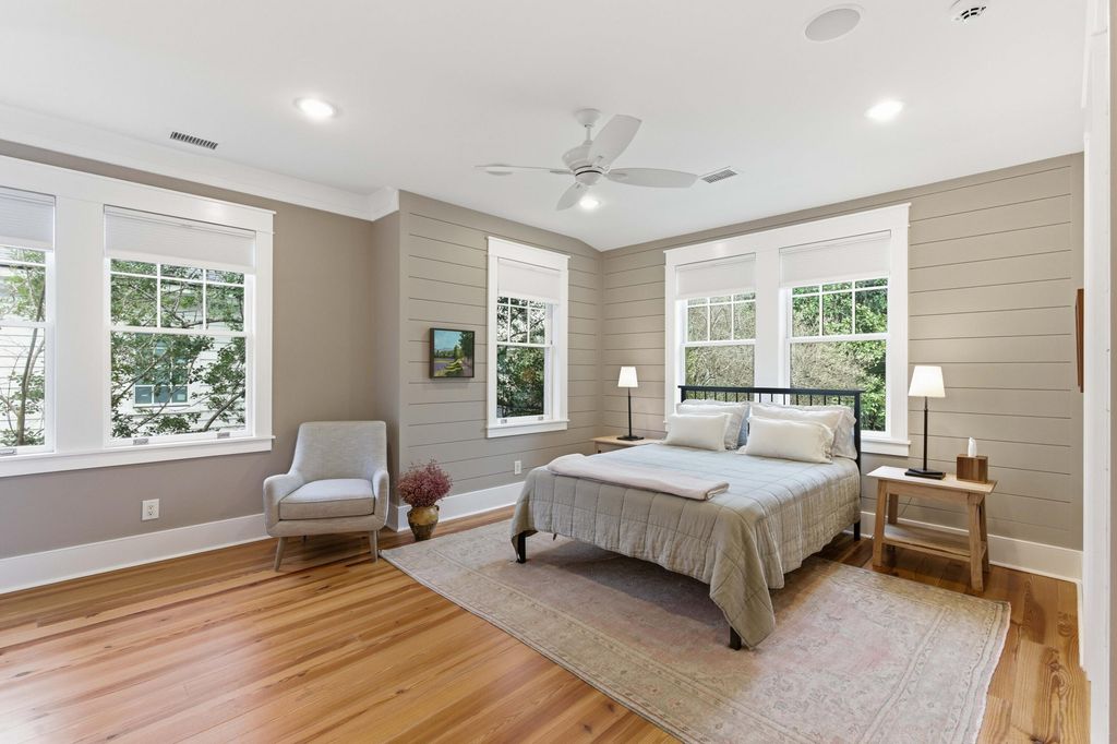 Image 20 of property listing at 64 Lenwood Boulevard Apt C, Charleston, SC 29401