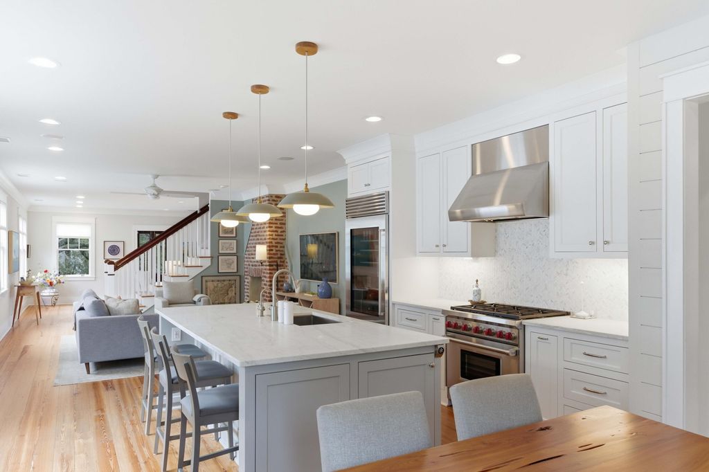 Image 6 of property listing at 64 Lenwood Boulevard Apt C, Charleston, SC 29401