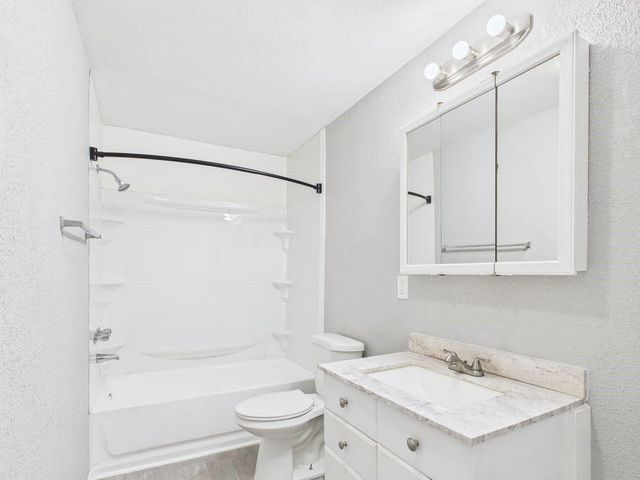 409 E 8th Street, Pittsburg, KS 66762