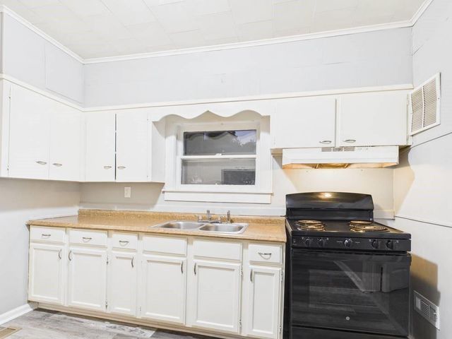 409 E 8th Street, Pittsburg, KS 66762