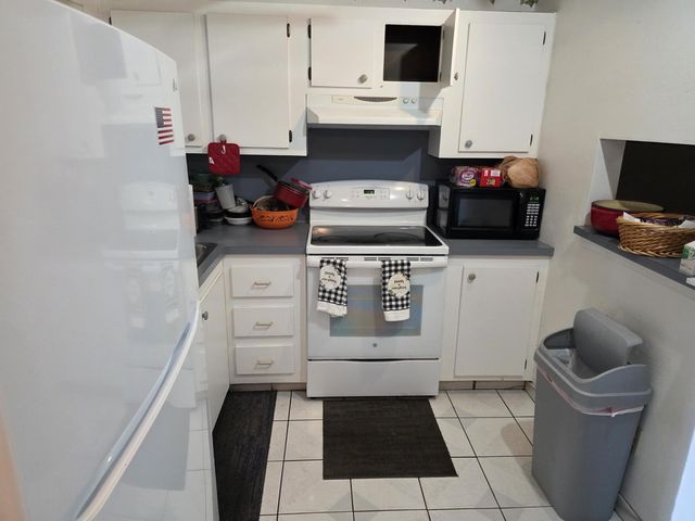 3048 E Sunrise Lakes Drive E 412, Sunrise, FL 33322