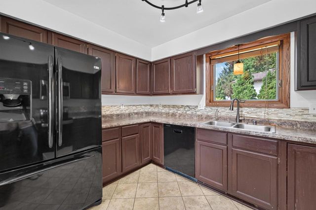 323 Santa Fe Trail, Waunakee, WI 53597