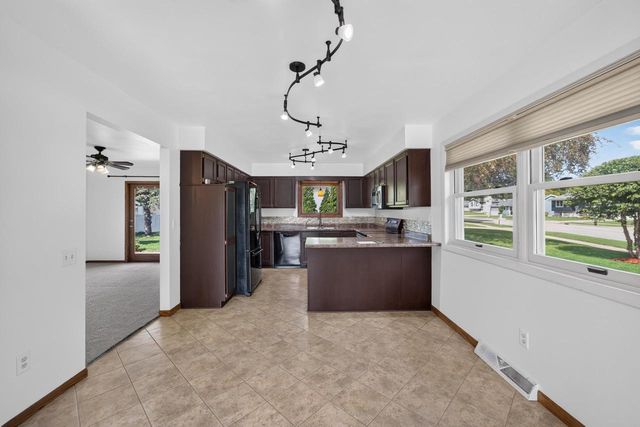 323 Santa Fe Trail, Waunakee, WI 53597