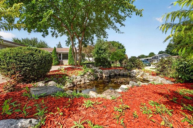 323 Santa Fe Trail, Waunakee, WI 53597