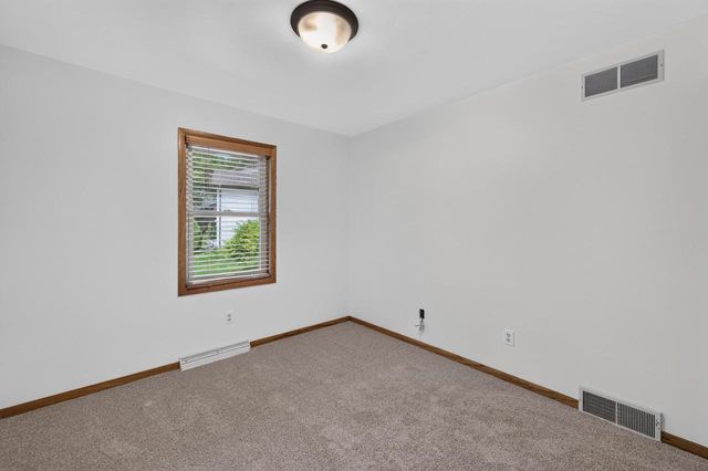 323 Santa Fe Trail, Waunakee, WI 53597