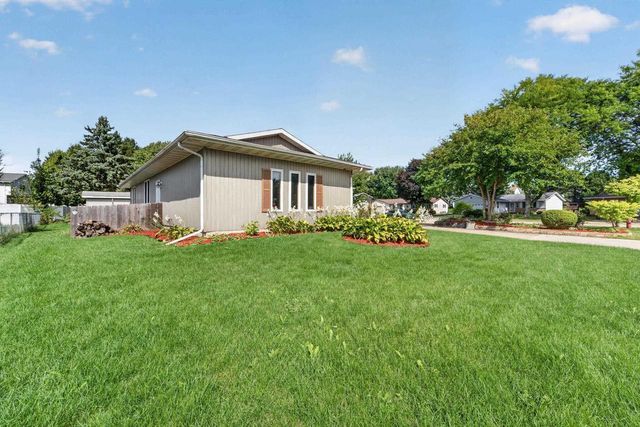 323 Santa Fe Trail, Waunakee, WI 53597