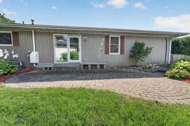 323 Santa Fe Trail, Waunakee, WI 53597