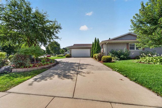 323 Santa Fe Trail, Waunakee, WI 53597