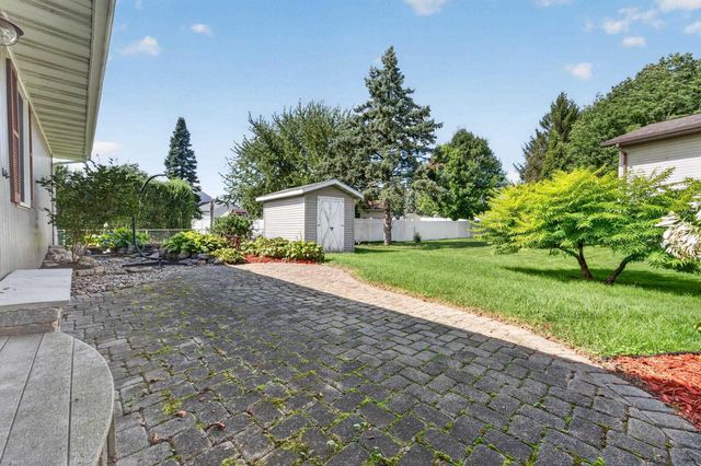 323 Santa Fe Trail, Waunakee, WI 53597