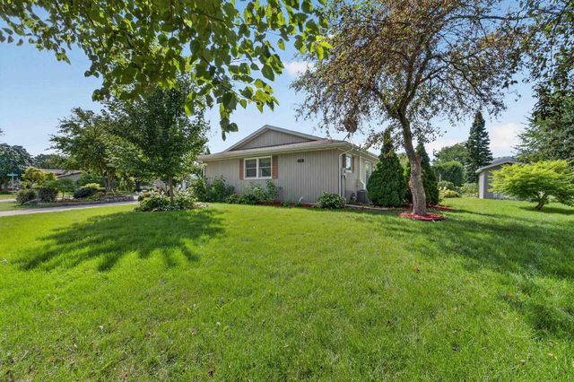 323 Santa Fe Trail, Waunakee, WI 53597