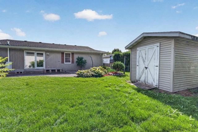 323 Santa Fe Trail, Waunakee, WI 53597