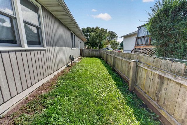 323 Santa Fe Trail, Waunakee, WI 53597
