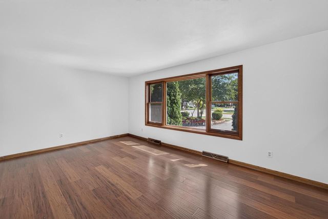 323 Santa Fe Trail, Waunakee, WI 53597