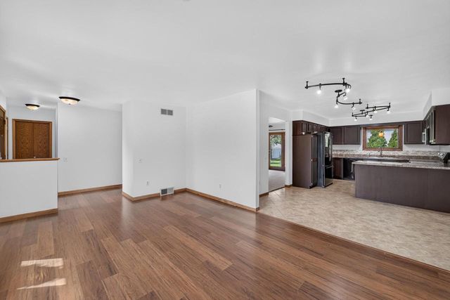 323 Santa Fe Trail, Waunakee, WI 53597