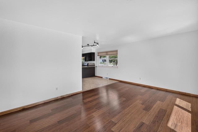 323 Santa Fe Trail, Waunakee, WI 53597