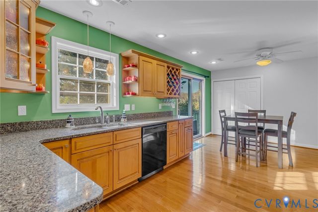 196 Matthews Cove Dr, Montross, VA 22520