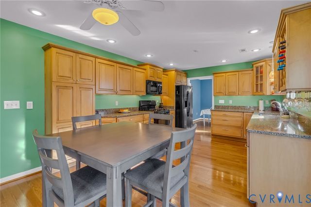 196 Matthews Cove Dr, Montross, VA 22520
