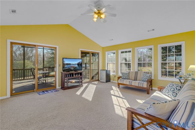 196 Matthews Cove Dr, Montross, VA 22520
