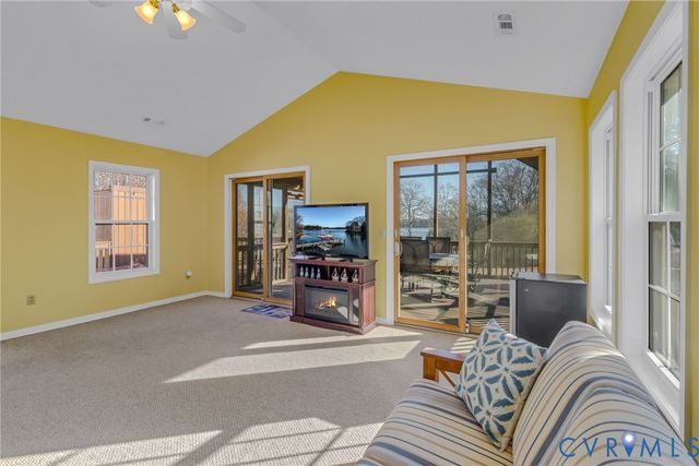196 Matthews Cove Dr, Montross, VA 22520