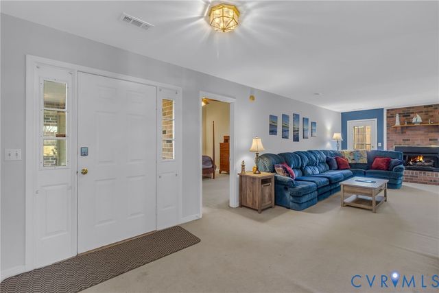 196 Matthews Cove Dr, Montross, VA 22520
