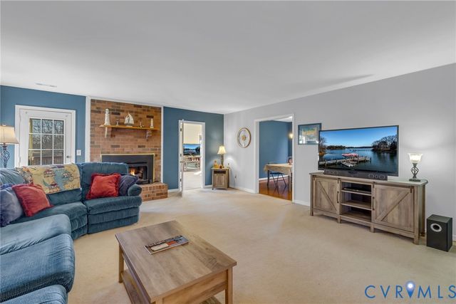 196 Matthews Cove Dr, Montross, VA 22520