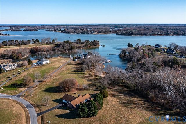 196 Matthews Cove Dr, Montross, VA 22520