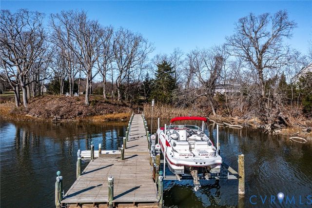 196 Matthews Cove Dr, Montross, VA 22520