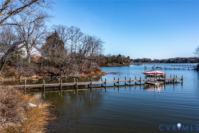 196 Matthews Cove Dr, Montross, VA 22520