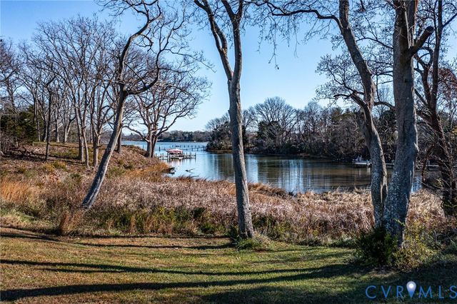 196 Matthews Cove Dr, Montross, VA 22520