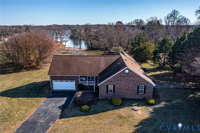 196 Matthews Cove Dr, Montross, VA 22520