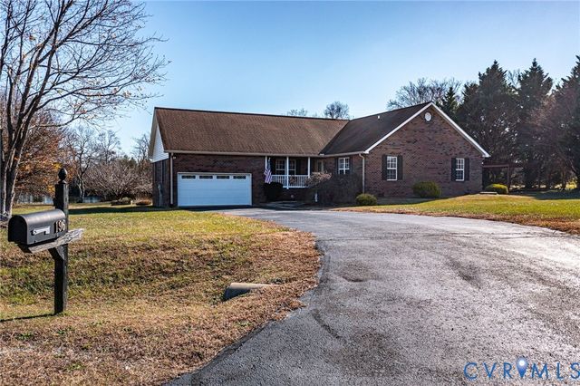 196 Matthews Cove Dr, Montross, VA 22520
