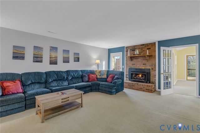 196 Matthews Cove Dr, Montross, VA 22520