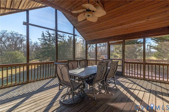 196 Matthews Cove Dr, Montross, VA 22520