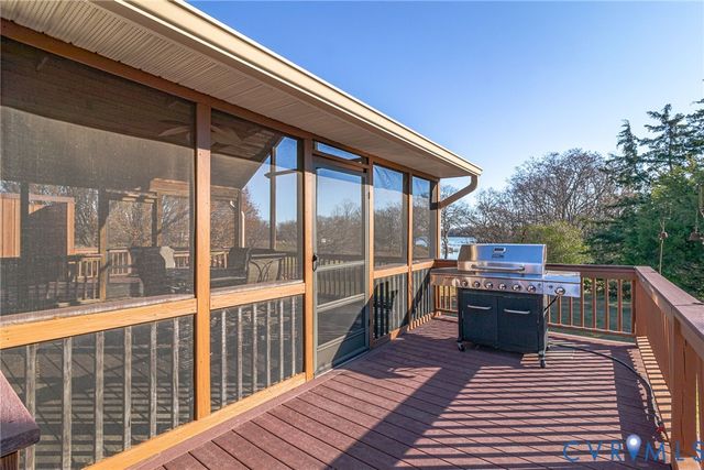 196 Matthews Cove Dr, Montross, VA 22520
