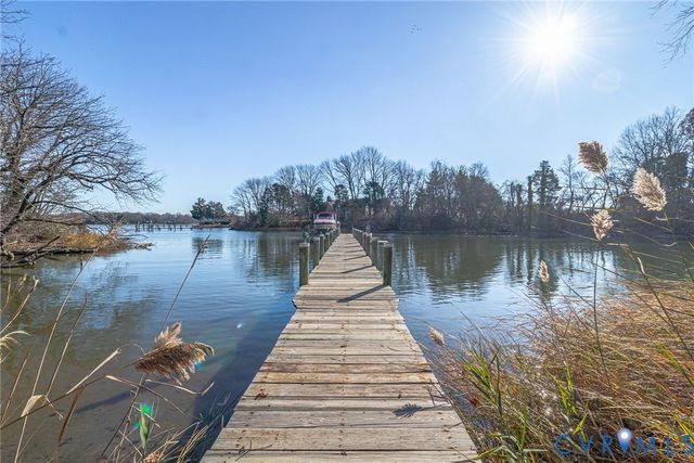 196 Matthews Cove Dr, Montross, VA 22520