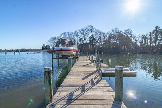 196 Matthews Cove Dr, Montross, VA 22520