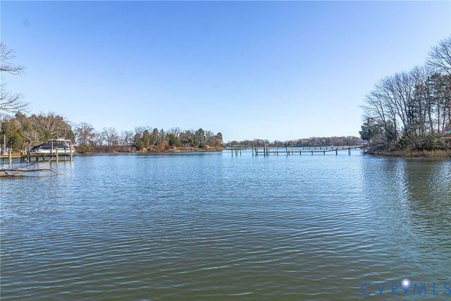 196 Matthews Cove Dr, Montross, VA 22520