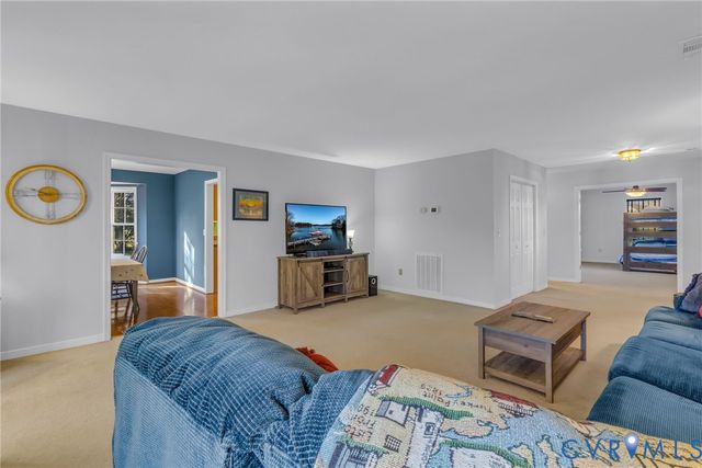 196 Matthews Cove Dr, Montross, VA 22520