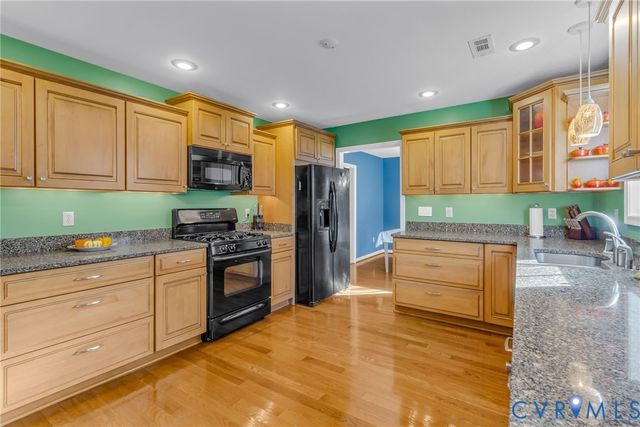 196 Matthews Cove Dr, Montross, VA 22520