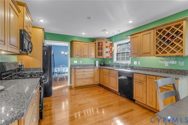 196 Matthews Cove Dr, Montross, VA 22520